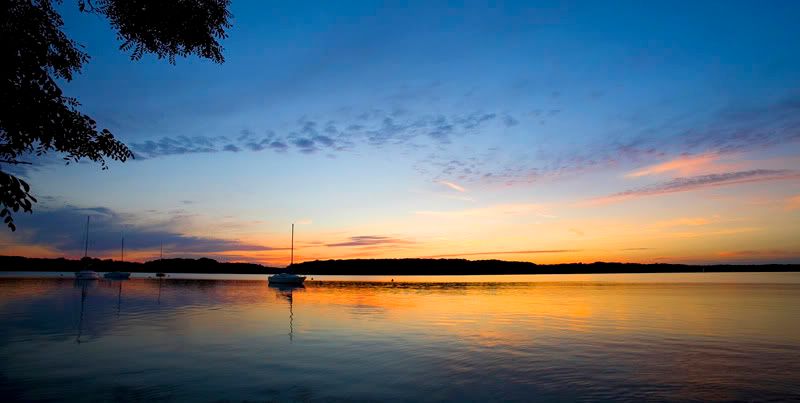 IMAGE: http://i177.photobucket.com/albums/w206/jsolenberg/Cropped-ECSunset.jpg