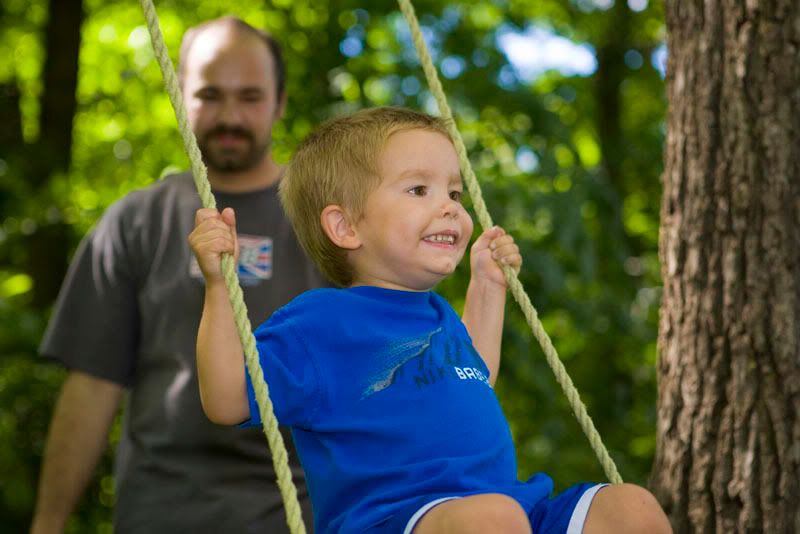 IMAGE: http://i177.photobucket.com/albums/w206/jsolenberg/Family/JS1D5016.jpg