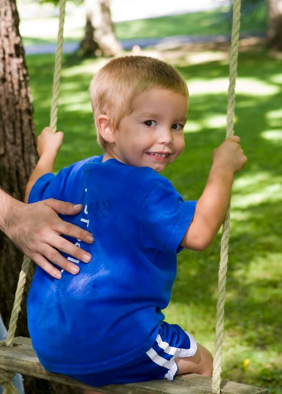 IMAGE: http://i177.photobucket.com/albums/w206/jsolenberg/Family/JS1D5033.jpg