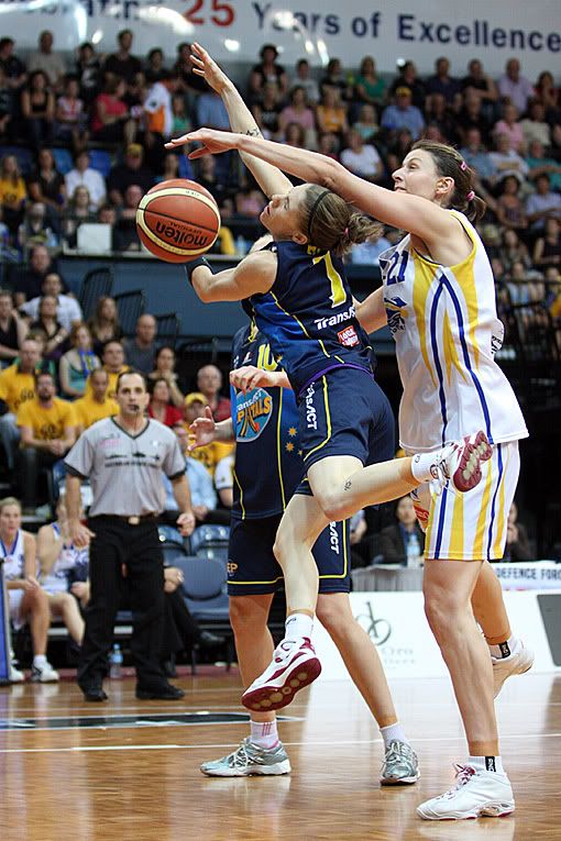 IMAGE: http://i177.photobucket.com/albums/w207/robsheeley/WNBLGFG017.jpg