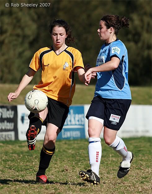 IMAGE: http://i177.photobucket.com/albums/w207/robsheeley/Womens%20Soccer%20-%20Stingrays%20Vs%20Koalas%2021s/SR15.jpg