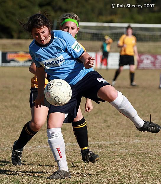 IMAGE: http://i177.photobucket.com/albums/w207/robsheeley/Womens%20Soccer%20-%20Stingrays%20Vs%20Koalas%2021s/SR18.jpg