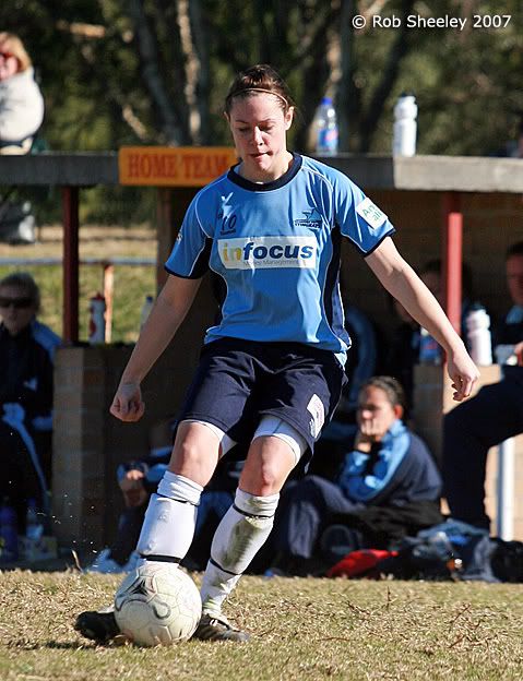 IMAGE: http://i177.photobucket.com/albums/w207/robsheeley/Womens%20Soccer%20-%20Stingrays%20Vs%20Koalas%2021s/SR20.jpg