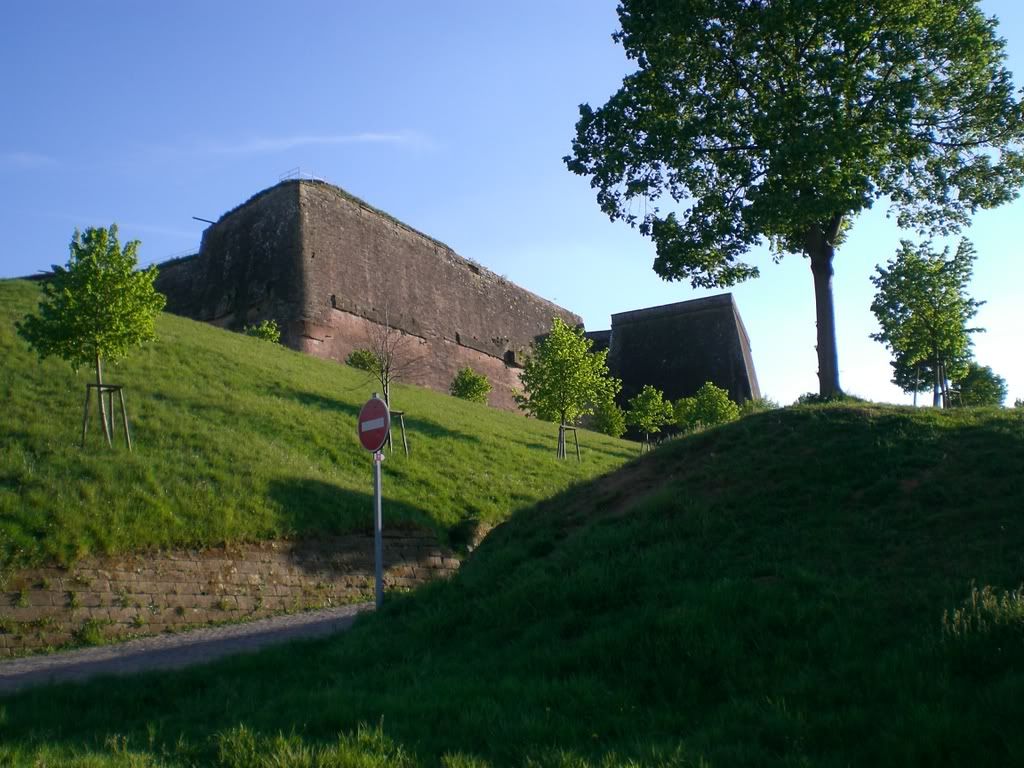 http://i177.photobucket.com/albums/w219/ninjadad66/2007_0425Erfurt0038.jpg