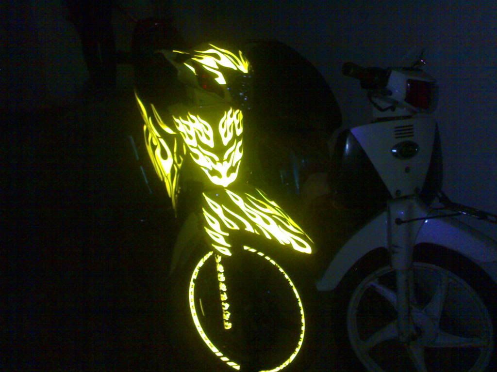 ai biết chỗ dán decan như chiếc này - 1