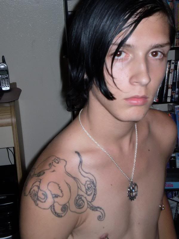 http://i177.photobucket.com/albums/w238/deathgate666/l_48263e2d22f0437ad69bdca0fe21917e.jpg